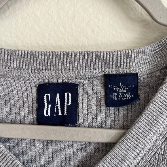 🚨SOLD🚨Vintage GAP Striped Gray Knit Sweater Vest - Picture 3 of 3